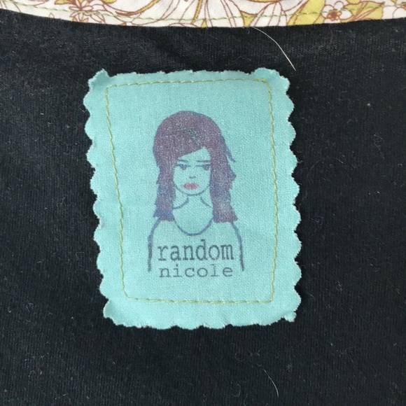 Random Nicole long sleeved black top - Picture 3 of 4